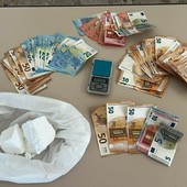 Operazione dei Carabinieri tra Donnas e Pont-Saint-Martin: sequestrati droga, contanti e bilancino