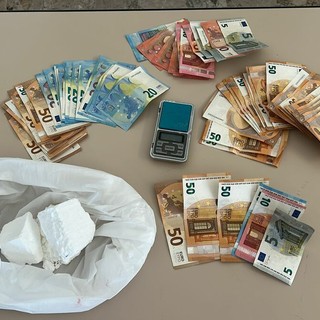 Operazione dei Carabinieri tra Donnas e Pont-Saint-Martin: sequestrati droga, contanti e bilancino