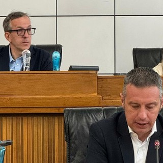 In primo piano l'assessore Davide Sapinet (Uv), dietro, Corrado Jordan (Uv)