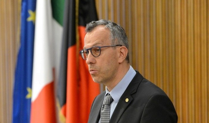 Corrado Jordan che ha illustrato la risoluzione approvata dopo un lungo suo lavoro di mediazione Corrado Jordan che ha illustrato la risoluzione approvata dopo un lungo suo lavoro di mediazione