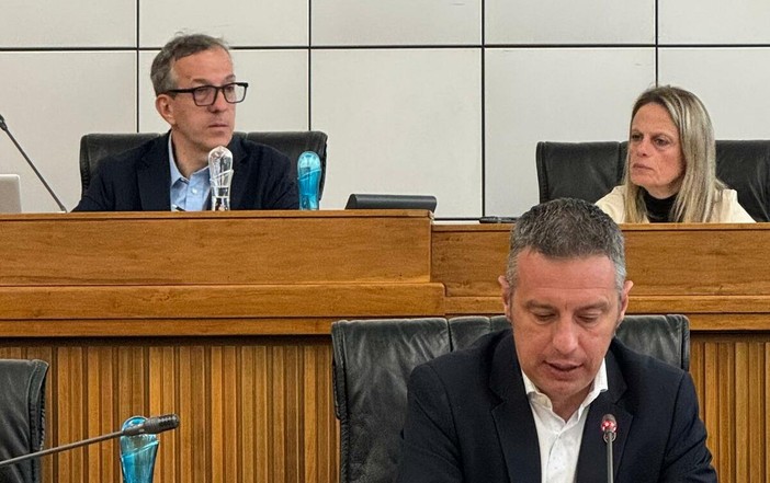 In primo piano l'assessore Davide Sapinet (Uv), dietro, Corrado Jordan (Uv)