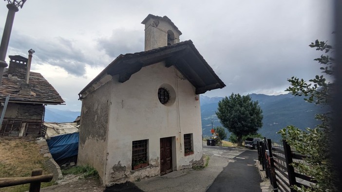 Sarre: presentato il paliotto restaurato della cappella di Bellun Sarre: presentato il paliotto restaurato della cappella di Bellun