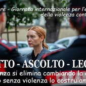 La caserma della Benemerita si accende di arancione: dalla Valle d’Aosta un segnale che non vuole più silenzi