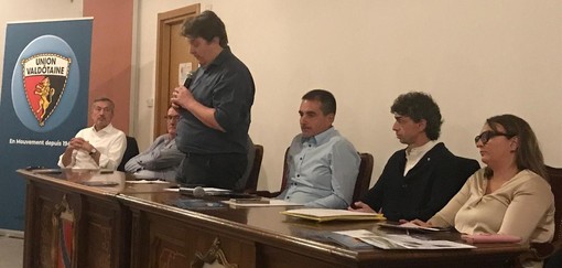 Un momento del comizio (ph. re.pi.) Un momento del comizio (ph. re.pi.)