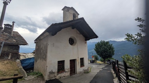 Sarre: presentato il paliotto restaurato della cappella di Bellun Sarre: presentato il paliotto restaurato della cappella di Bellun