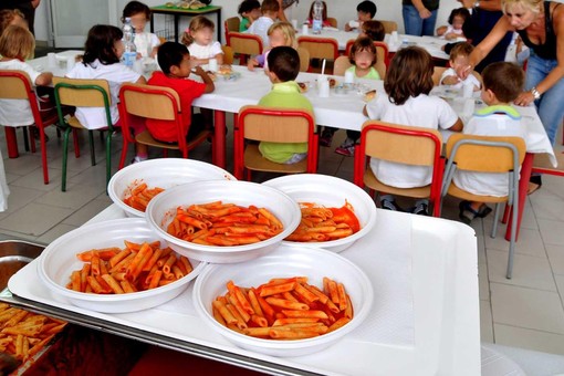Per la mensa scolastica le famiglie valdostane spendono mediamente 80 euro al mese
