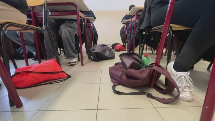 Metal detector a scuola, tra allarmi e realtà valdostana