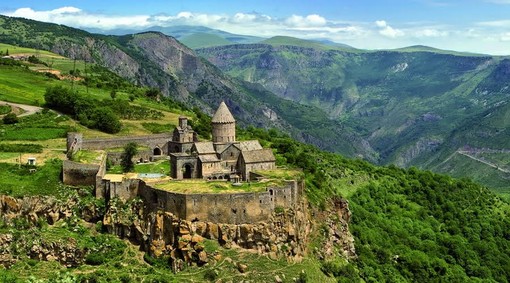 In Armenia, tra il Mar Nero e il Mar Caspio