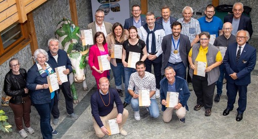 Da sn: Vilma Cianci, Elisabetta Converso, Donato Arcaro, Ivano Perego, Filippo Tresti, Cesarino Colle’, Roberto Ronc, René Betemps, Andrea Barmaz, Lorena Imperial, Alessia Bonade’, Marie-Claire Chapellu, Mirko Muraro, Marco Carrel, Denise Marcoz, Marco Vietti, Pietro Carlo Adami, Mathieu Adamo, Giacomo Peraldo, Luca Fasano