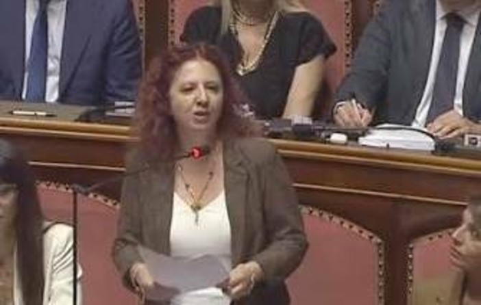 La sen: Elisa Pirro La sen: Elisa Pirro
