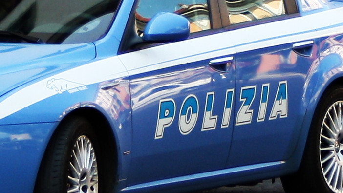 Aggredisce a coltellate il compagno della ex, ora grave in ospedale Aggredisce a coltellate il compagno della ex, ora grave in ospedale