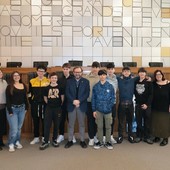 Portes ouvertes: la II A del Manzetti torna in aula consiliare e riscopre la politica dal vivo