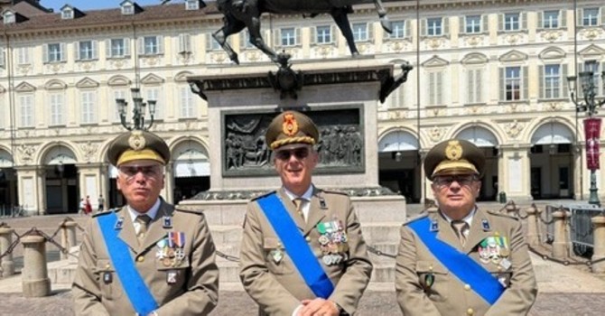 Da sN: Cap. com. Massimo FERRERO, Comandante del I° Centro di mobilitazione CMV CRI Piemonte e Valle d'Aosta  Ten. Col. com. Claudio MOLLEA, Cap. com. Antonello PIFFARI