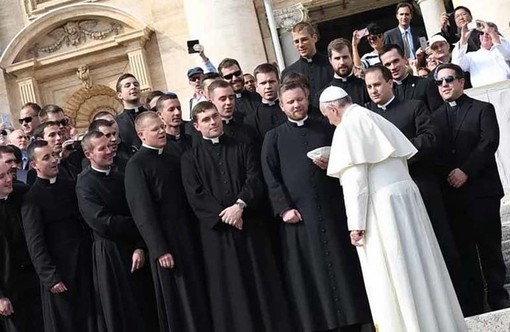 PAPA: Le amarezze nella vita del prete