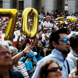 Il Papa: Dio ci ha salvati abbracciando la croce e mostrandosi maestro e amico