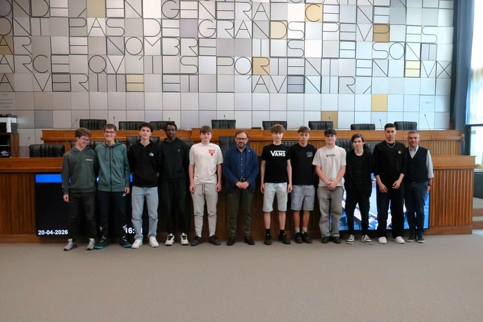 Al centro il presidente del Consiglio, Stegano Aggravi