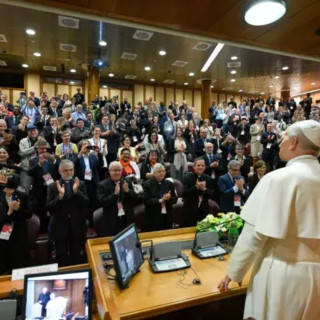 Il papa nell'aula del Sinodo in Vaticano (imm. di repertorio) | Credi Vatican Media