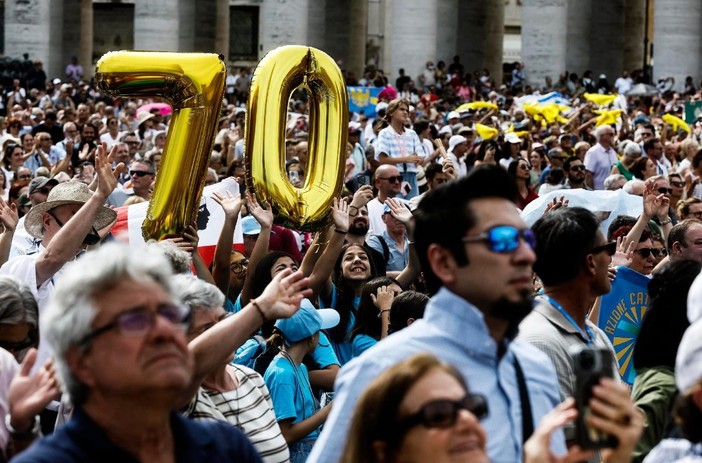Il Papa: Dio ci ha salvati abbracciando la croce e mostrandosi maestro e amico