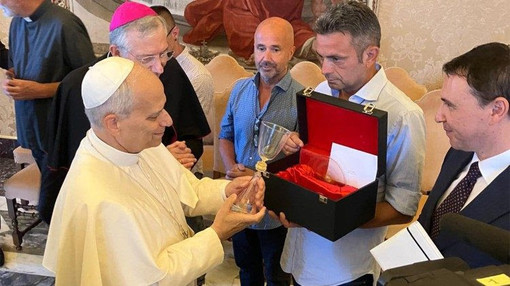 PAPA: Chiesa viva nell’ascolto e nella carità PAPA: Chiesa viva nell’ascolto e nella carità