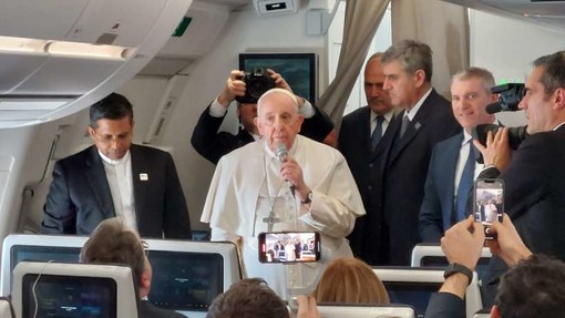 Papa Francesco chiede un minuto di silenzio per il Sahara, volo verso la Repubblica Democratica del Congo, 31 gennaio 2023