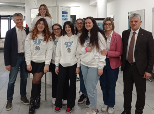 Campus di Projet Formation, consegnati gli attestati a tre nuove acconciantrici e sette estetiste