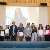 En visioconférence de l'Irlande la gagnante Estelle Dunand avec les autres participants