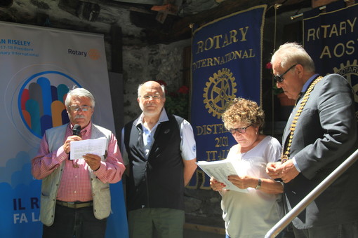 Vasco Marzini (socio Rotary Club Aosta),  Beniamino D’Errico, Josette Ottoz (Presidente Rotary Club Aosta) e Mario Quirico (Governatore del Distretto 2031)