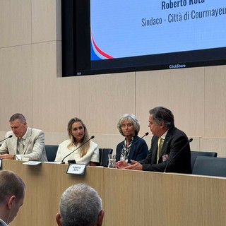 Da sx  Agostino Pesce, direttore della Camera di Commercio Italiana della Costa Azzurra, Alexandra Borchio Fontimp, Senatrice delle Alpi Marittime,  Roberto Rota Sindaco di Courmayeur, e Patrizia Dalmasso Presidente Camera di Commercio Italiana della Costa Azzurra