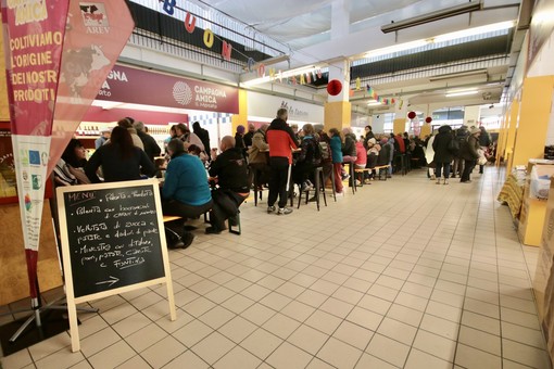 Street food contadino di Coldiretti: 2.000 persone accolte nel ristoro con prodotti #madeinvda Street food contadino di Coldiretti: 2.000 persone accolte nel ristoro con prodotti #madeinvda