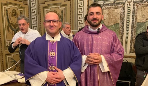 Il parroco di Challand S. Anselme PELLIZZARI don Maurco e a sn don Simone GARAVAGLIA (ph. Corriere della Valle)