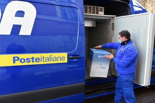Poste italiane consegna ad Aosta 1700 dosi del vaccino Moderna
