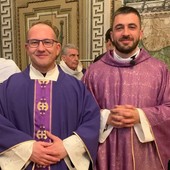 Il parroco di Challand S. Anselme PELLIZZARI don Maurco e a sn don Simone GARAVAGLIA (ph. Corriere della Valle)