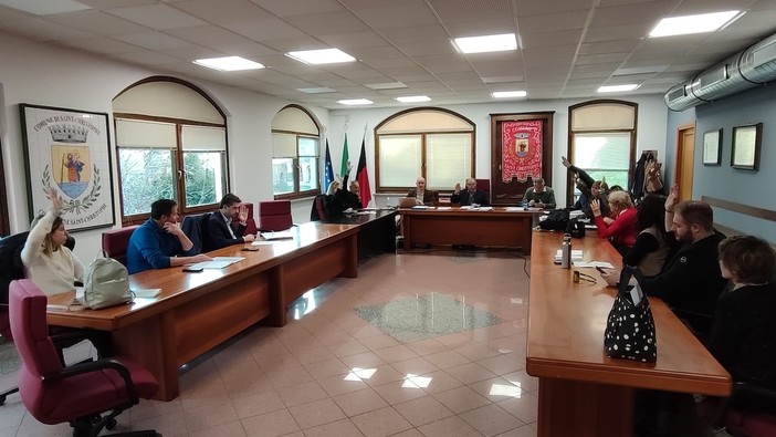 Saint-Christophe tra cantieri, regolamenti e servizi: un Comune che si muove ma senza scosse