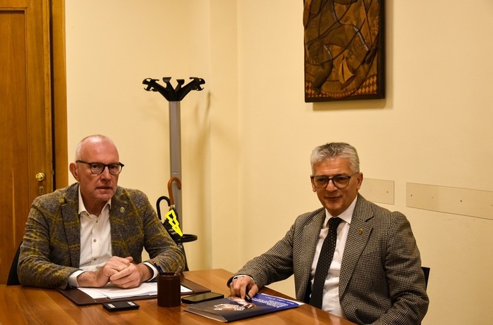 Testolin (sn) e Luigi Bertschy che dovrà lasciare l'assessorato Testolin (sn) e Luigi Bertschy che dovrà lasciare l'assessorato