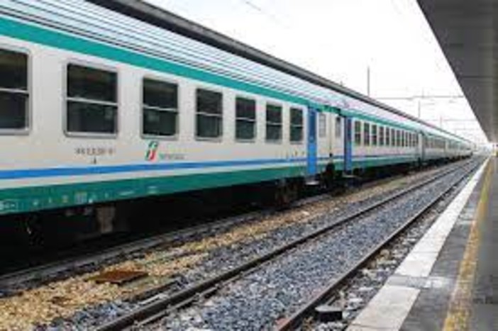 Ferrovia, stop ai treni tra Chivasso e Ivrea dal 23 febbraio: arrivano i bus diretti Aosta-Torino