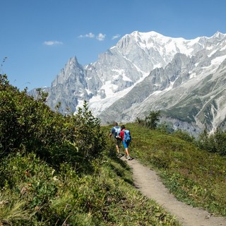 Escursionisti Val Ferret (foto Maurizio Torri)