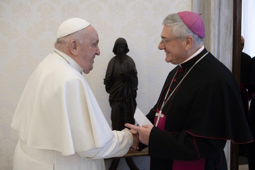 Veglia in Cattedrale per Papa Francesco: la Valle d’Aosta si raccoglie in preghiera e commozione