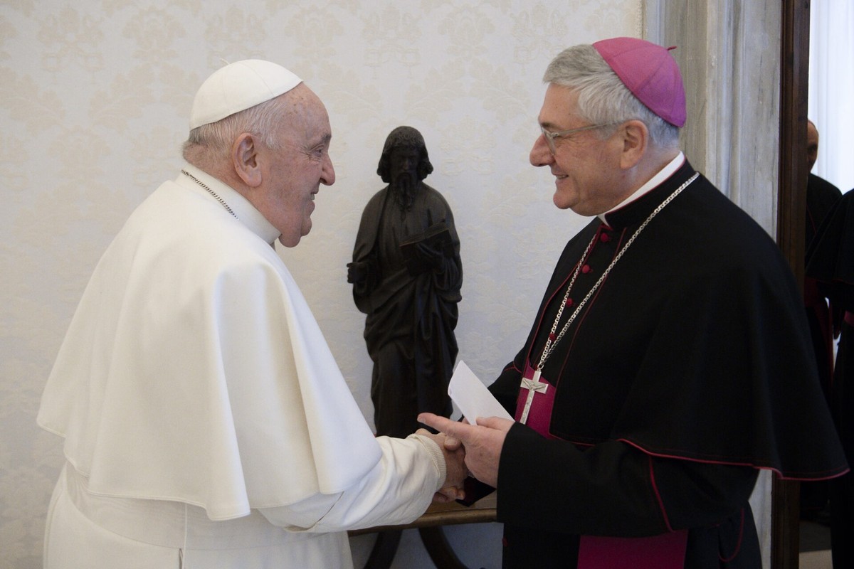 Veglia in Cattedrale per Papa Francesco: la Valle d’Aosta si raccoglie in preghiera e commozione
