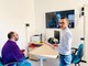 Nelle foto lo psicologo e videogame therapist del SerD, Fabio Pierini, che supervisiona una sessione di video game therapy (simulata)