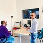 Nelle foto lo psicologo e videogame therapist del SerD, Fabio Pierini, che supervisiona una sessione di video game therapy (simulata)