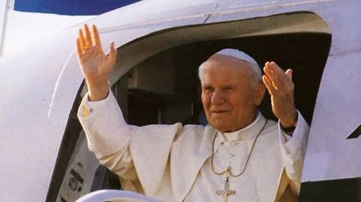 Nel 2000, Giovanni Paolo II lanciava uno dei suoi appelli più profetici, pronunciando un monito che oggi risuona con una drammatica attualità
