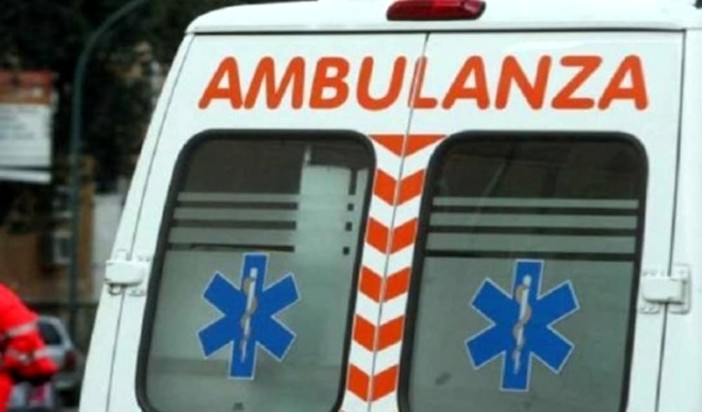 Auto contro camion, chiusa statale 26 incrocio via Duca Abruzzi ad Aosta Auto contro camion, chiusa statale 26 incrocio via Duca Abruzzi ad Aosta
