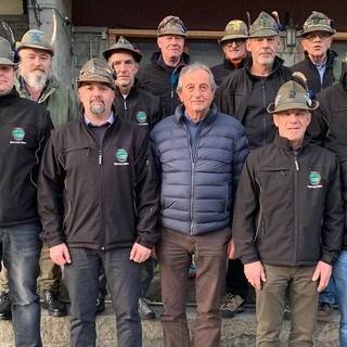 In primo piano da sx il tesoriere Diego Griso, il vecchio Capogruppo Albet Joseph Betemps, il Sindaco Paolo Cheney, il nuovo Capogruppo Roberto Armenghi, Ives Riban, dietro da sx Luigi Bozzetti, Ezio Gemelli, Fabio Pasquettaz, il Vicecapogruppo Stefano Menegolo, dietro da sx Daniele Maggiori, il segretario Gianluca Giovanardi e Claudio Giachino.