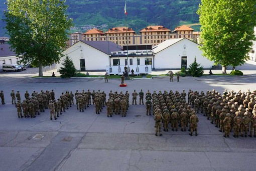 Il presonale del Centro Addestramento Alpino schierato (ph.CAA) Il presonale del Centro Addestramento Alpino schierato (ph.CAA)