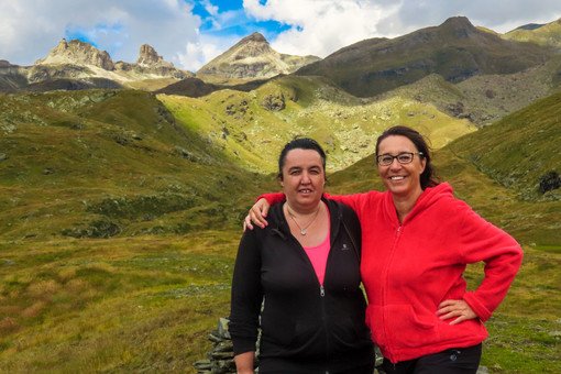 Erika Guichardaz (sn) e Daria Pulz nel Vallone delle Cime Bianche, lo scorso 6 agosto