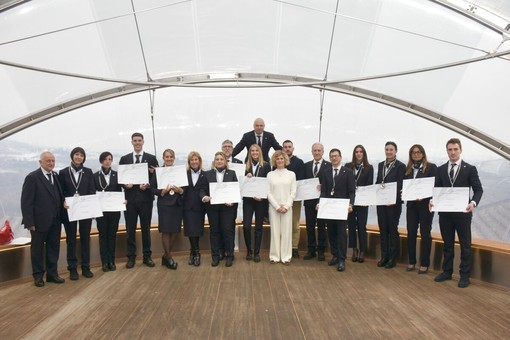 Nicola Abbrescia, Borghi Sylvie, Sharon Belley, Marco Laino, Chiara Motta, Patrizia Politi, Maria Pisacane, Christian Dalbard, Lucia Ielasi, Lisa Ceretto, Alberto Fenocchio, Enrico Basso, Davide Piumatti, Chiara Peduto, Elena Lazier, Lia Cianflone, Egon Marchetto e in piedi dietro il presidente Alberto Levi