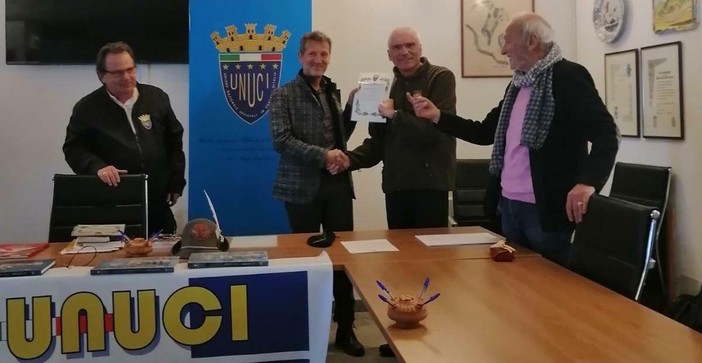 Da sn:  Cap. Com. CRI Piffari Antonello, Ten. Alp. Vizzi Erik, presidente UNUCI Ferrero Massimo, il relatore Gen. B. Vizzi Antonio