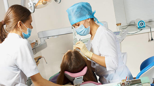 Al Progetto formazione propone un corso di Qualifica Professionale per Assistente di Studio Odontoiatrico (ASO)