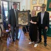 Da sn. Il Presidente Carlo Bionaz, l'Artista Mirella Todeschi e il Vicepresidente Albert Joseph Betemps Da sn. Il Presidente Carlo Bionaz, l'Artista Mirella Todeschi e il Vicepresidente Albert Joseph Betemps