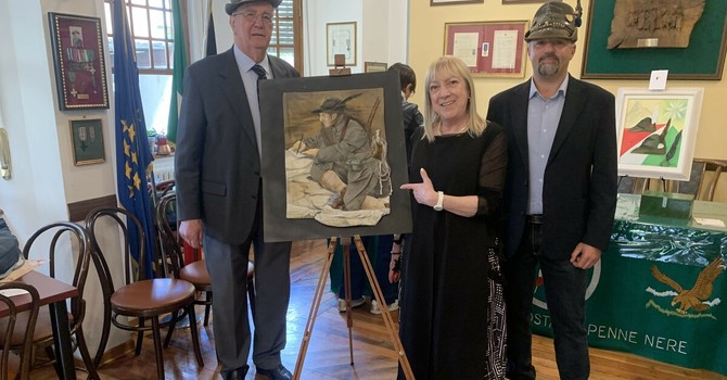Da sn. Il Presidente Carlo Bionaz, l'Artista Mirella Todeschi e il Vicepresidente Albert Joseph Betemps